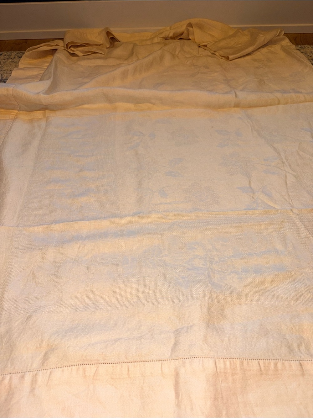 Zanotto Nives Italy 100% linen tablecloth hemstitch ivory 68x86
